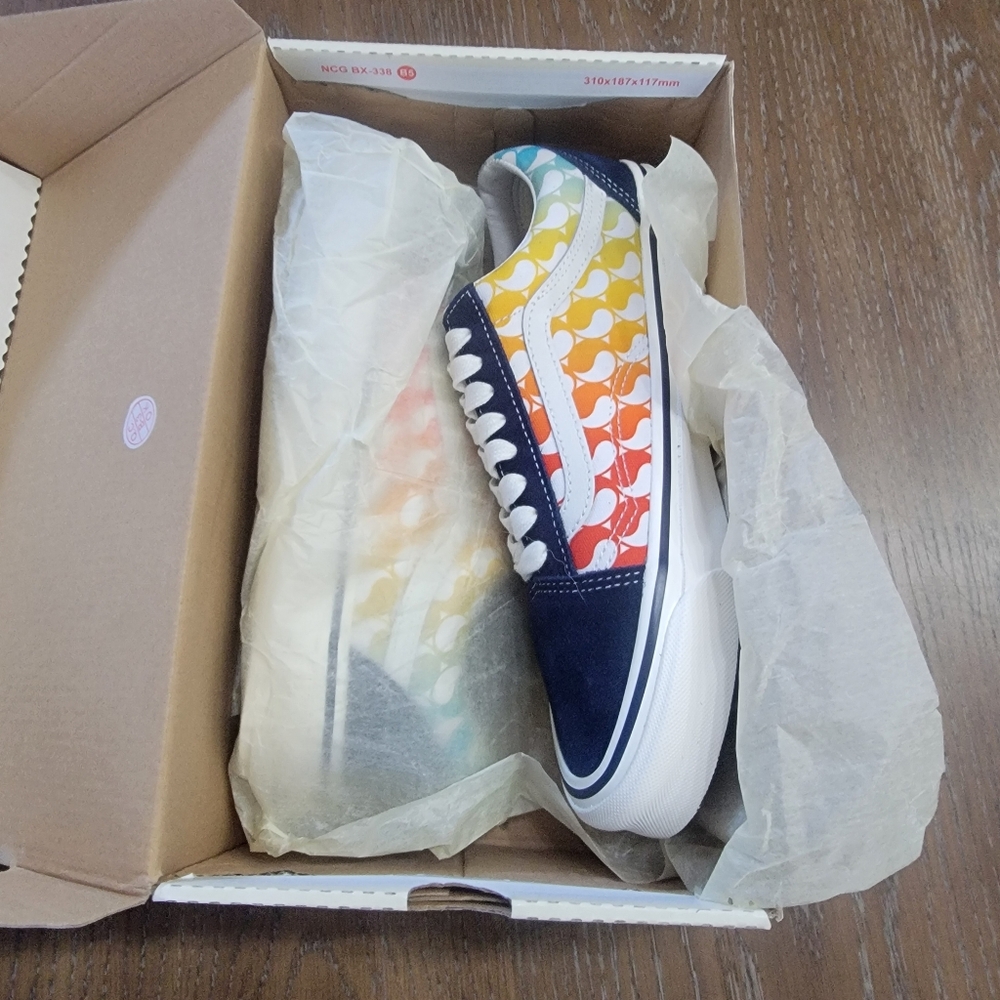 Vans OG Old skool LX. New in box.Size: 8 men/ 9.5 women.Color: multicolor - Picture 9 of 11